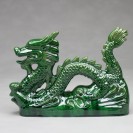 Chinesischer Drache Keramik-Figur grün mit Drachenkugel (links)