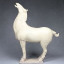 Tang-Pferd Stolz - Elfenbeinweiß - große Pferdeskulptur