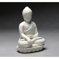Porzellanfigur weiß "Buddha Tathagata"
